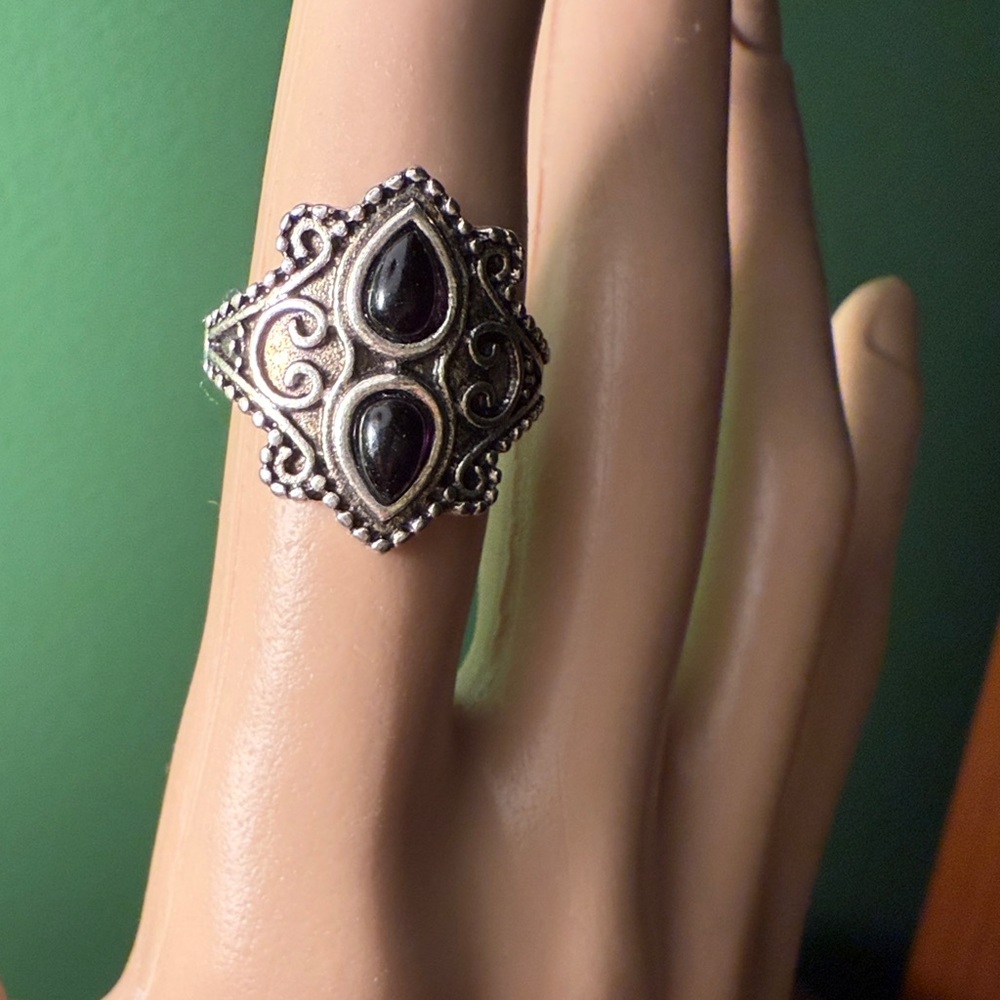 SALE🎁Intricate Silver Plated and Black Teardrop Ring